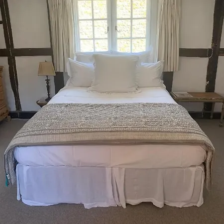 Lovely Two Bedroom Town House - Minimum 2 Night Stay Midhurst Exterior photo