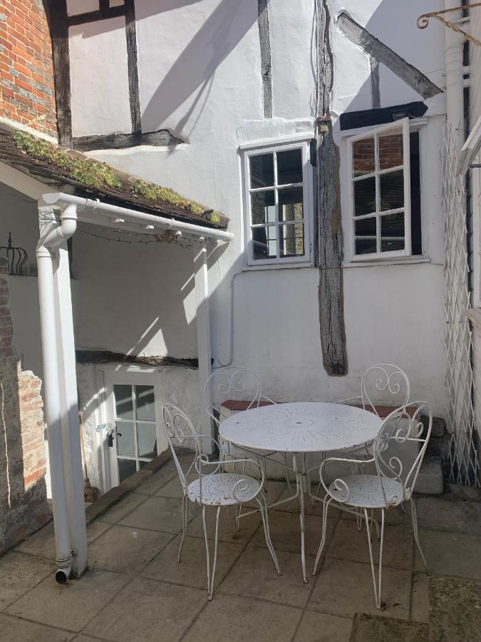 Lovely Two Bedroom Town House - Minimum 2 Night