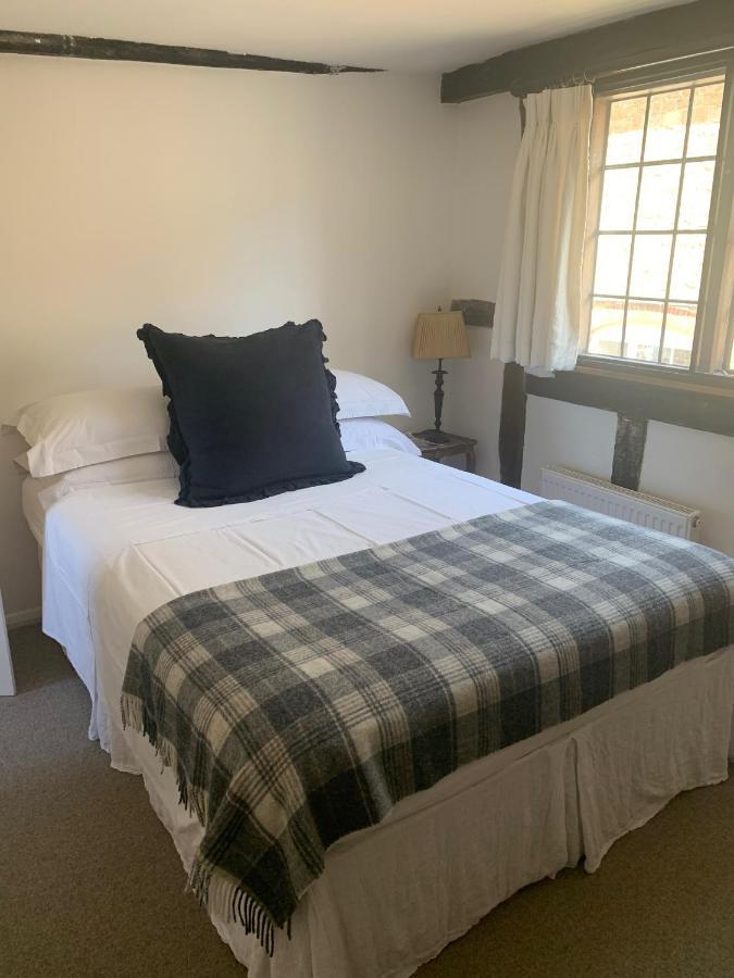Lovely Two Bedroom Town House - Minimum 2 Night Holiday home