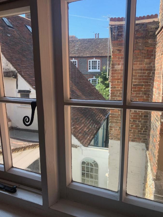 Lovely Two Bedroom Town House - Minimum 2 Night Holiday home Midhurst